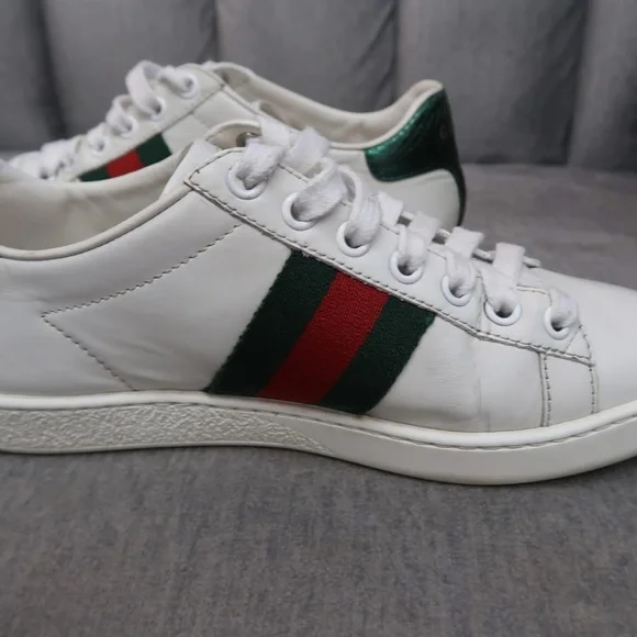 ❌SOLD❌White Sneakers with Green and Red Stripe (34) - Picture 7 of 7